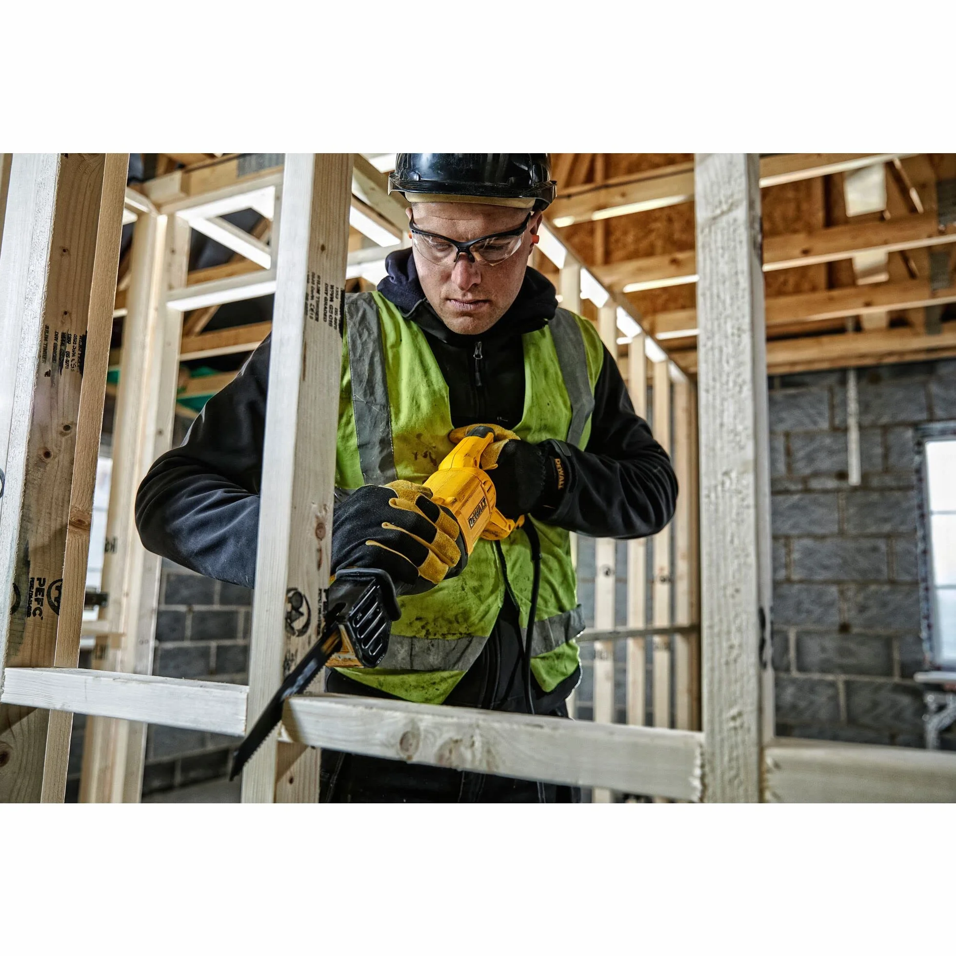 DEWALT DWE305PK-QS Scie sabre filaire - 1100W - Spéciale applications difficiles & Coffret de 8 Lames de Scie Sabre XR Runtime pour la Coupe du Bois et du Métal 152-230mm DT99551-QZ